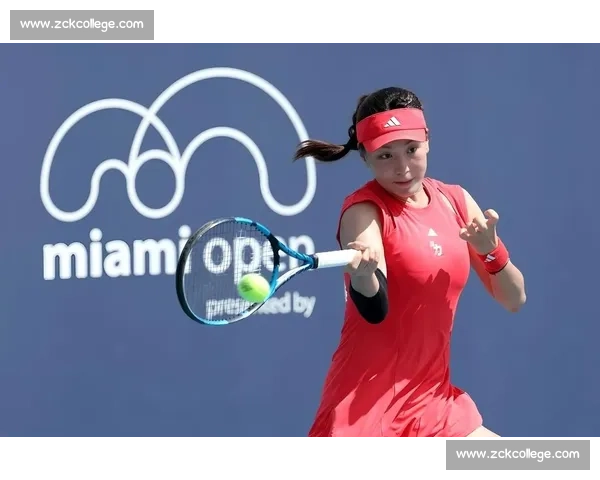 郑钦文三连胜横扫世界第一！王欣瑜草地爆发，中国德比悬念升级